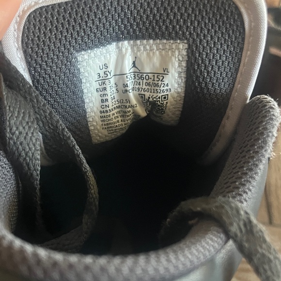 Nike Black and White Low-Top Sneakers - Picture 5 of 5